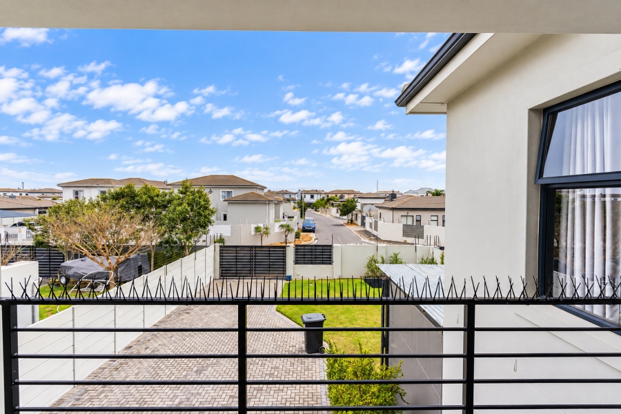 4 Bedroom Property for Sale in Parklands North Western Cape